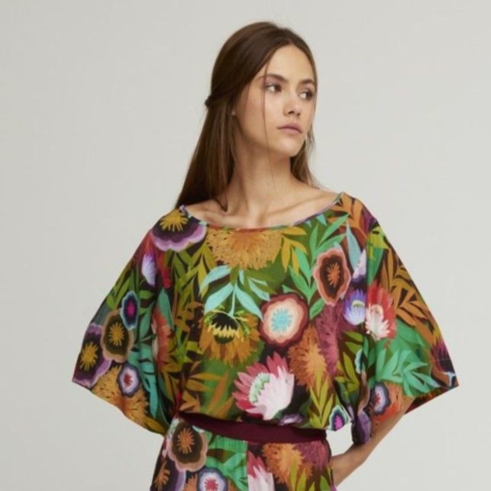 Cap Juluca A New Story Aldo Martins - Megan Anthropologie Blouse Top